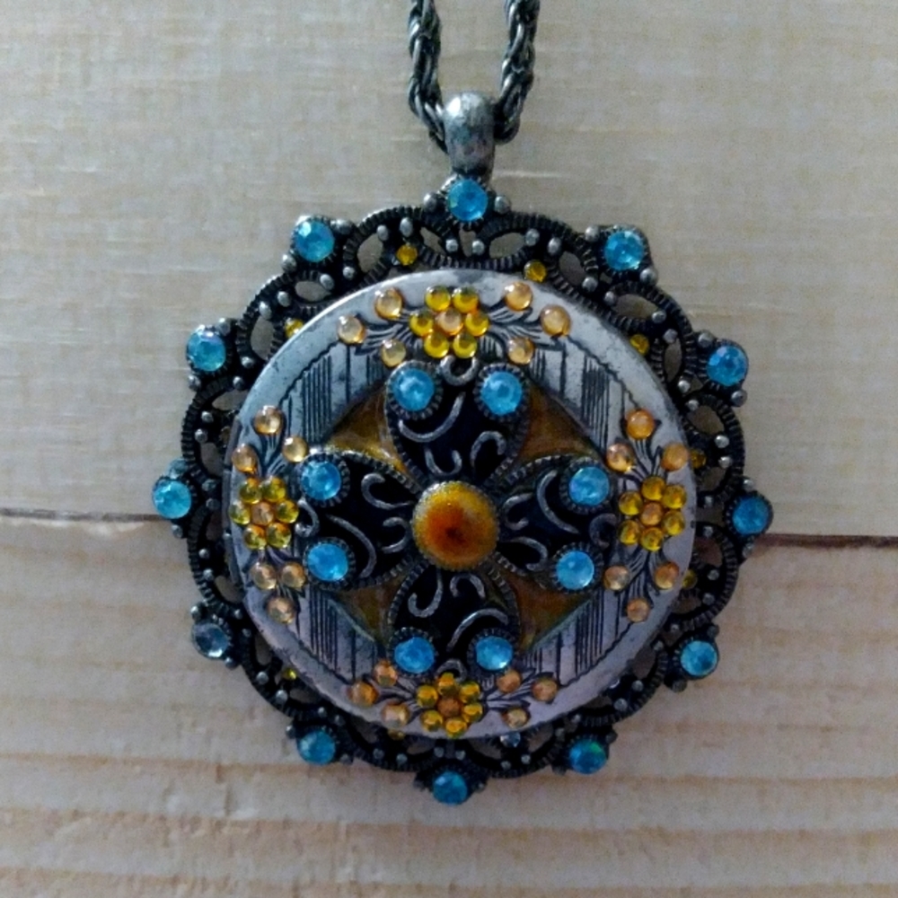 Unique locket